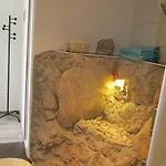 Zora أوباتيا