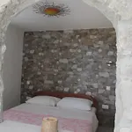 Zora أوباتيا