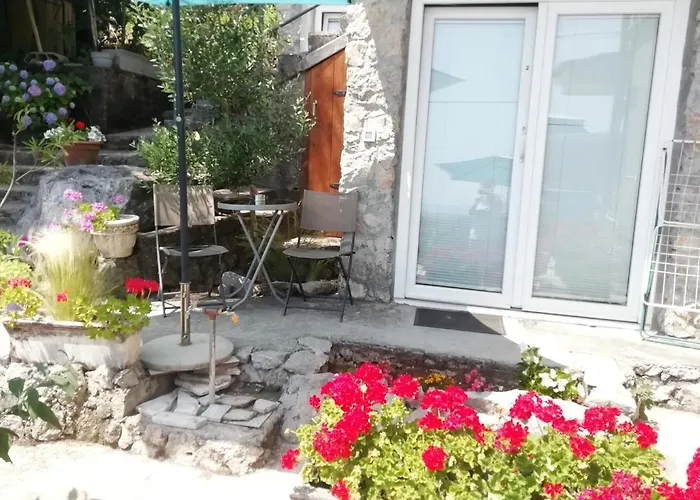 Zora Apartmán *